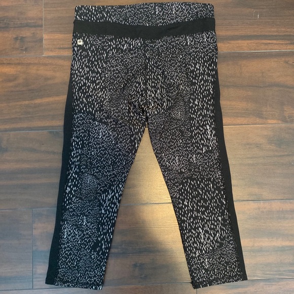 Fabletics Black & White Constellation Print Provence Capri - Picture 4 of 5